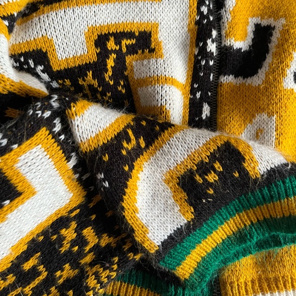 Knit Iets Frans Cropped Sweater - Picture 3 of 4